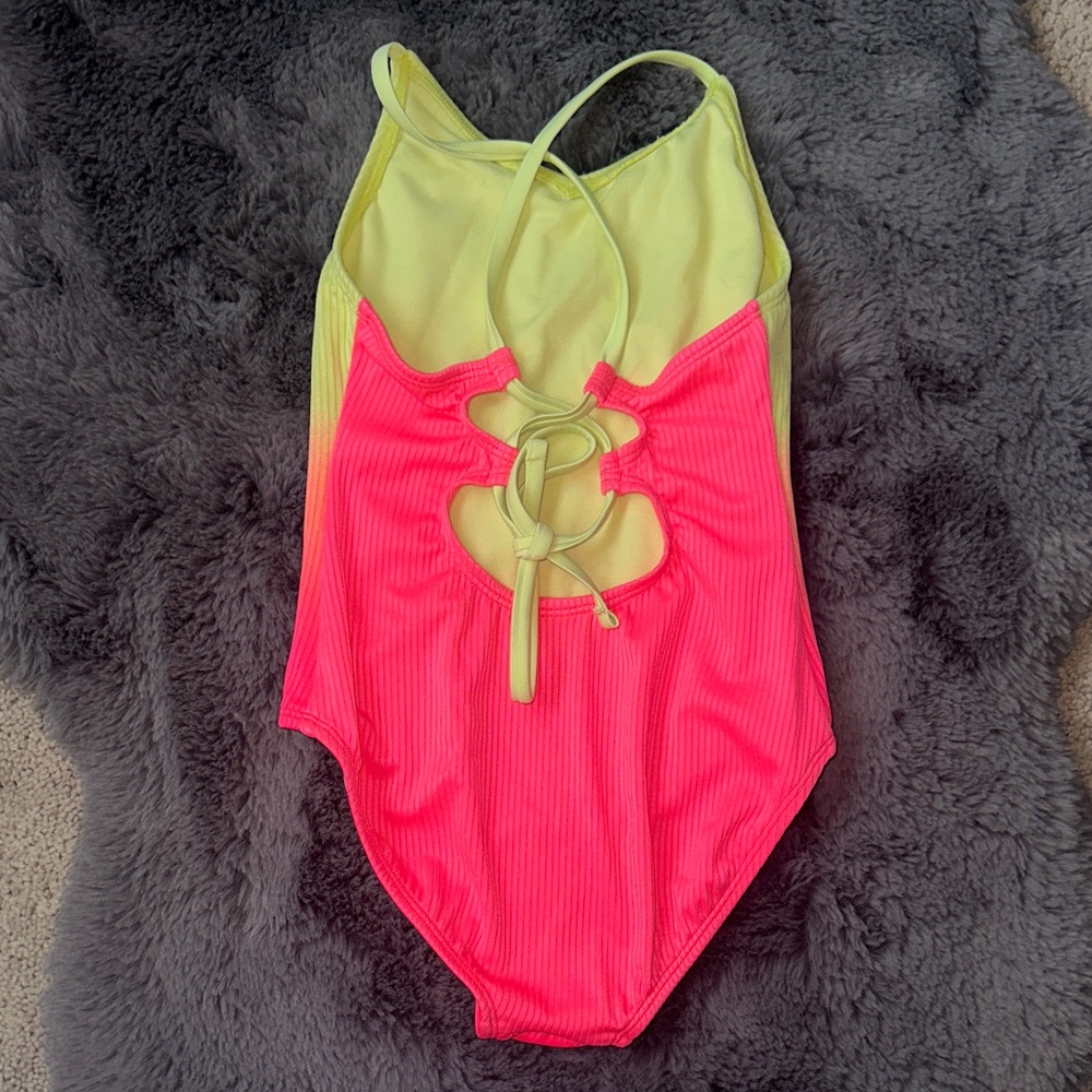 Girls Swimsuit Lot. 4 one-piece swimsuits. Size 6X / 6/7. - Picture 5 of 9